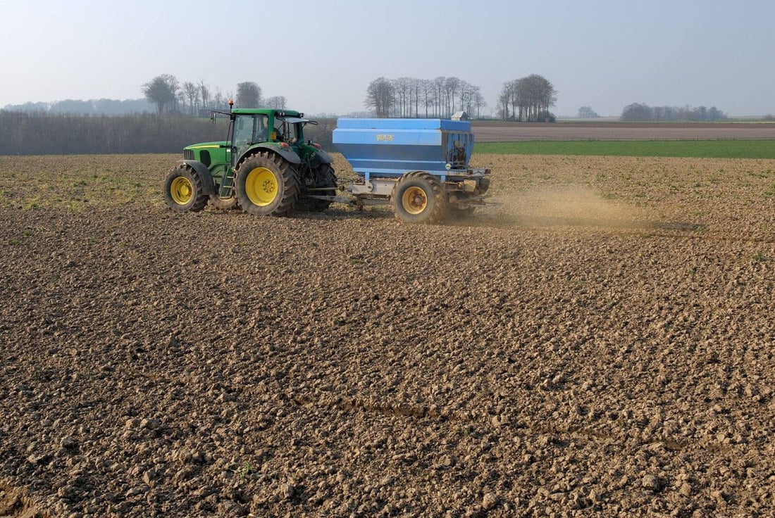 épandage dynamique sur une vaste terre agricole