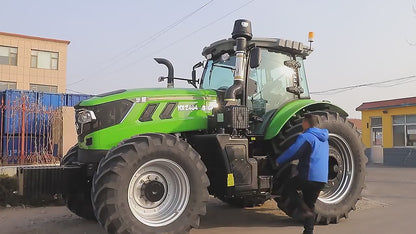 Tracteur agricole professionnel 4x4 210 ch avec cabine climatisée